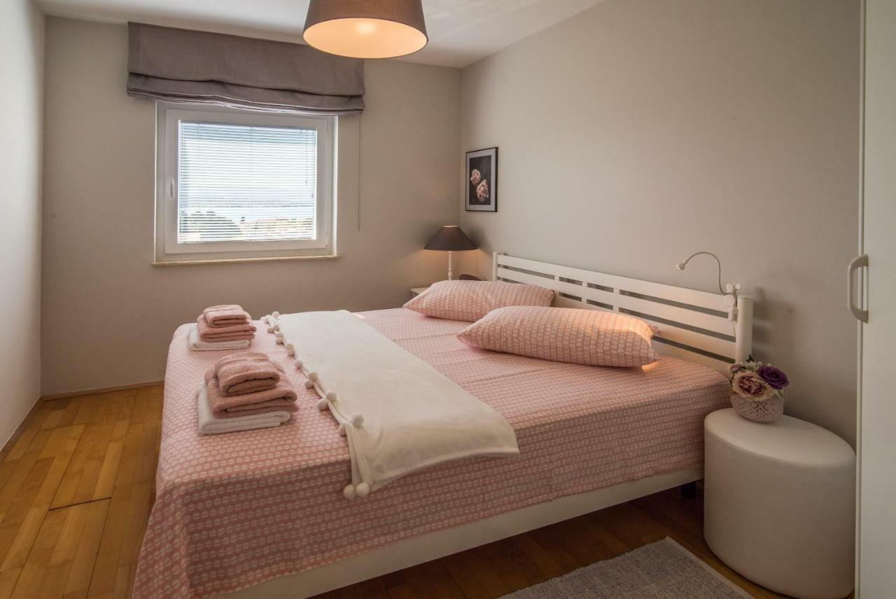 Apartment Luna Malinska Eksteriør billede